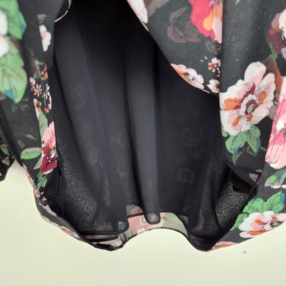 Cabi Black Garden Floral Popover Blouse Top Lined V Neck Sz S - Picture 4 of 6